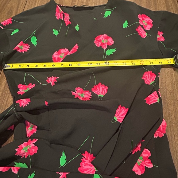 ZARA Floral Wrap Blouse black with floral pattern size small - Picture 6 of 6